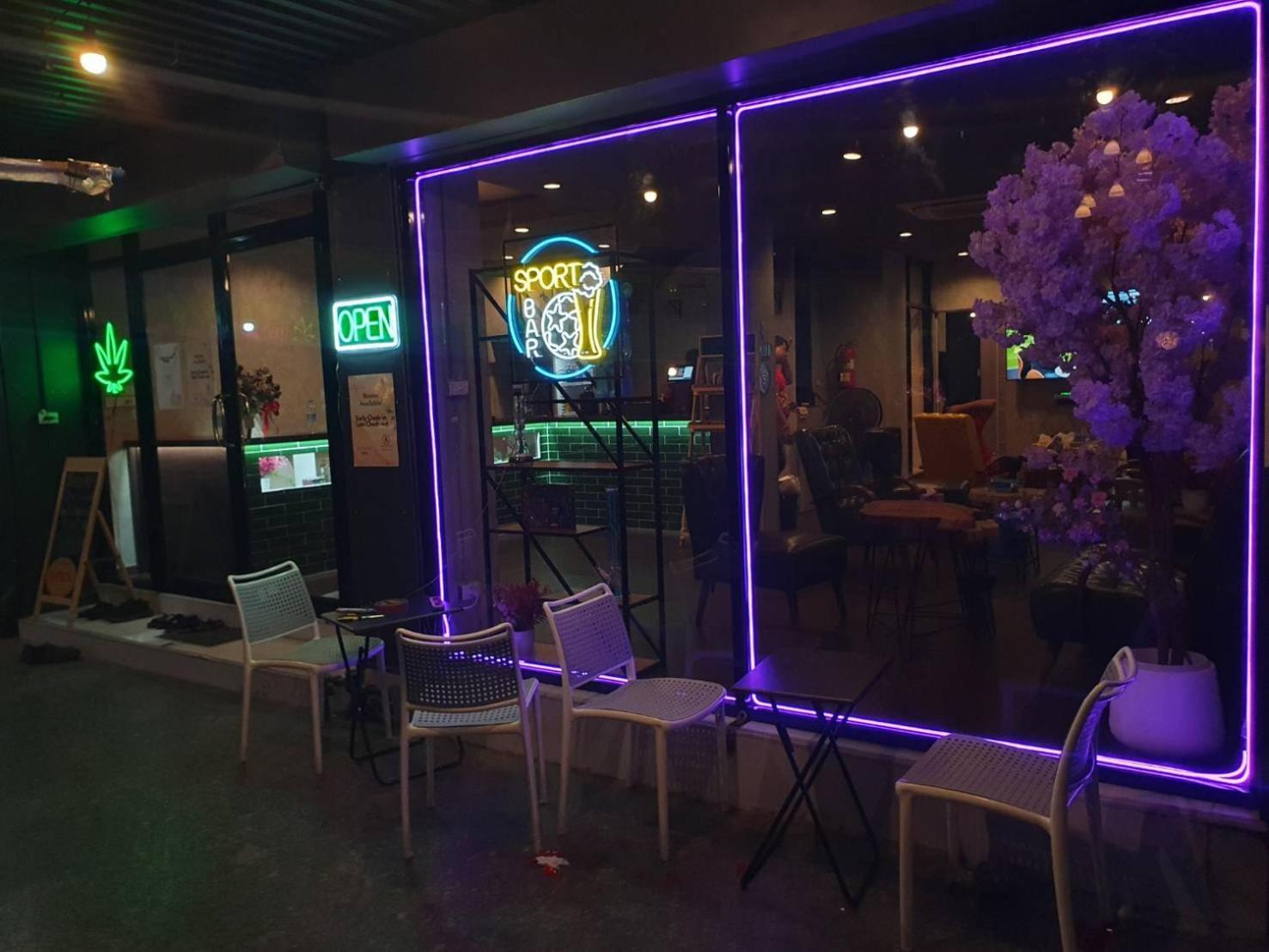 Bud Brew Beyond Dispensary And Hotel Bangkok Exterior foto