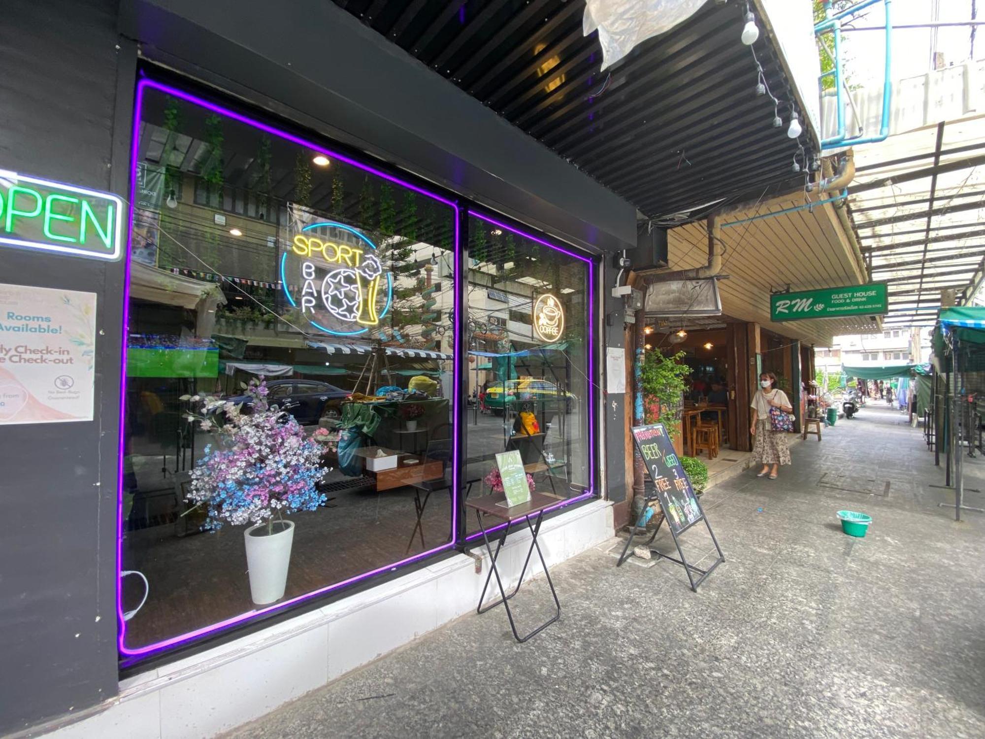 Bud Brew Beyond Dispensary And Hotel Bangkok Exterior foto