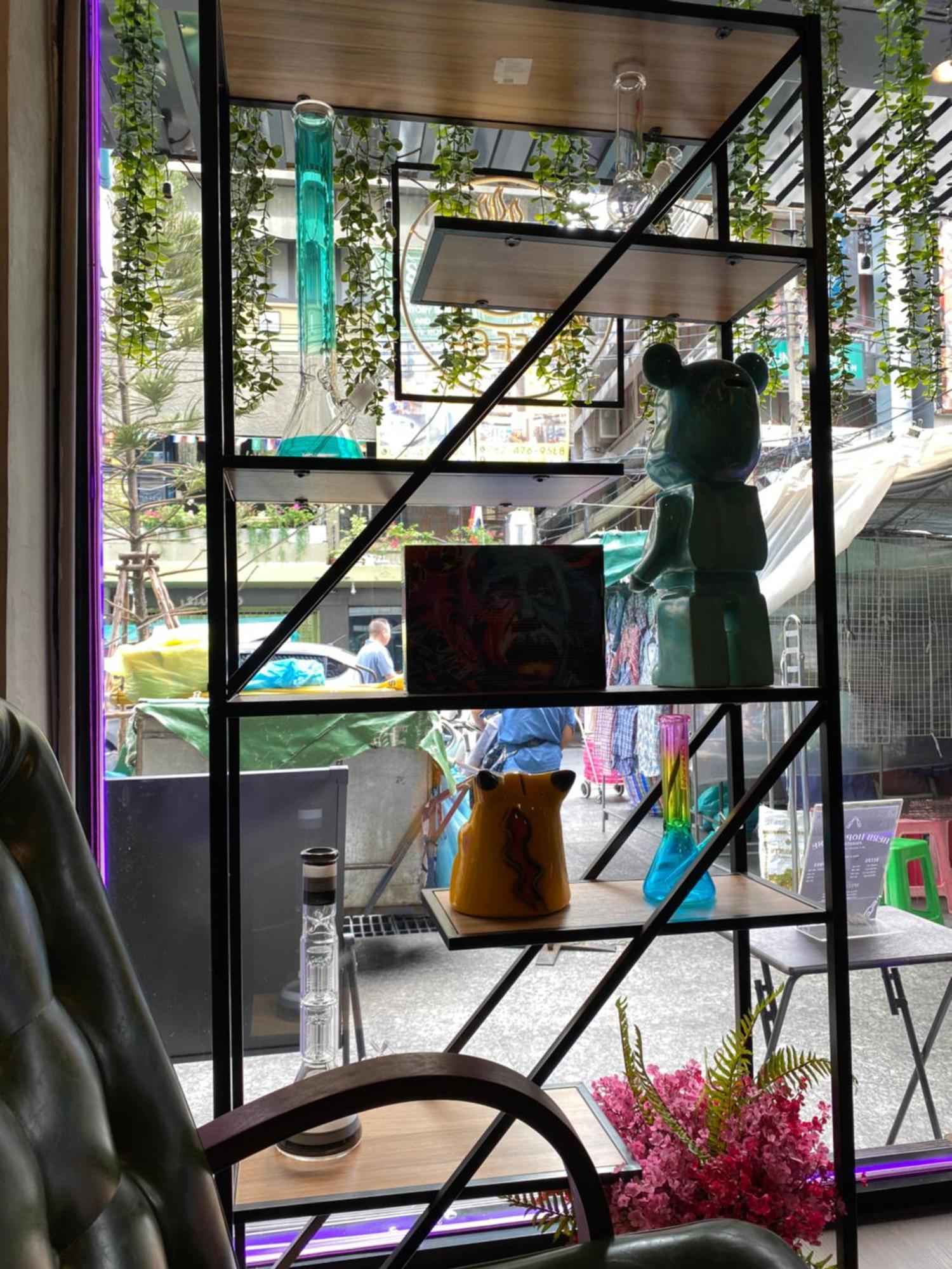 Bud Brew Beyond Dispensary And Hotel Bangkok Exterior foto