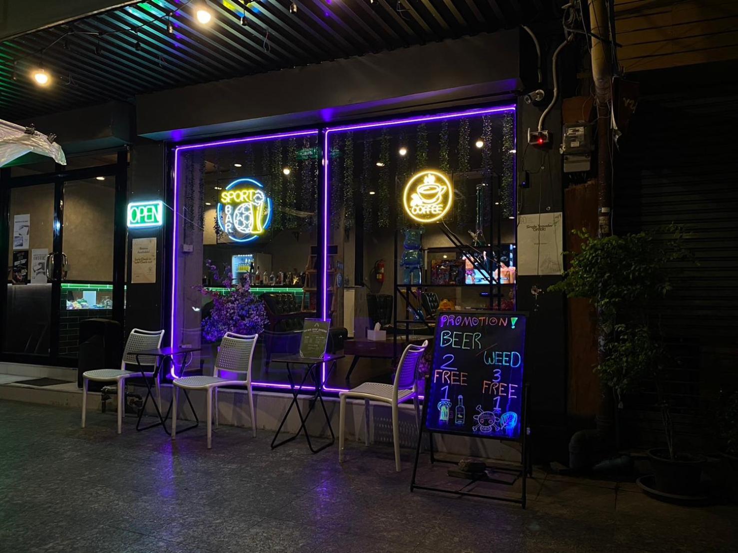 Bud Brew Beyond Dispensary And Hotel Bangkok Exterior foto